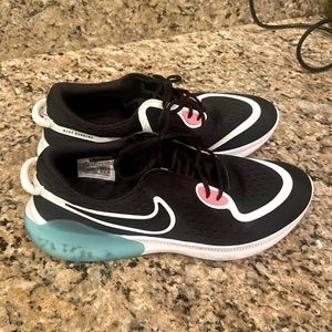 Nike Joyride running shoe. Men’s size 9.